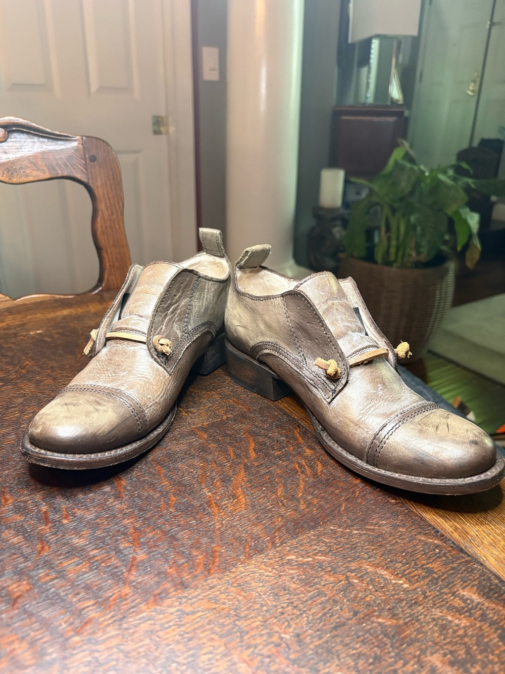 FREEBIRD Mabel Brown Distressed Leather Slip-On Oxfords - Size 7